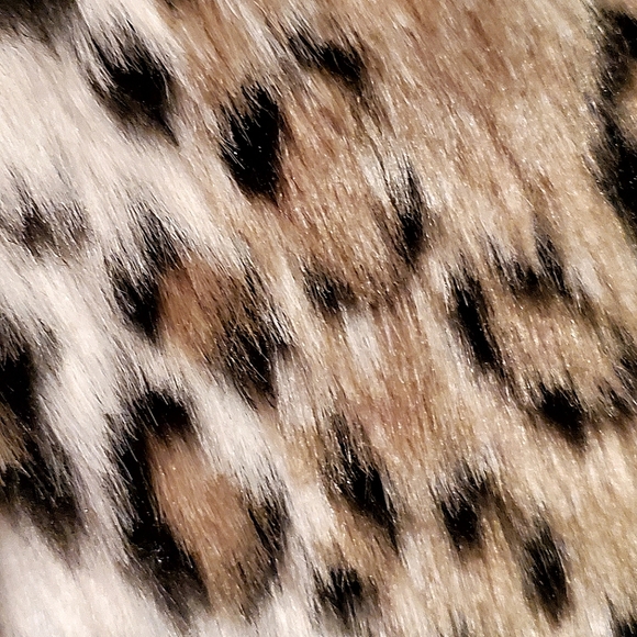 Kim Rogers animal print fur zip up vest with black cable knit trim size L. - Picture 3 of 8